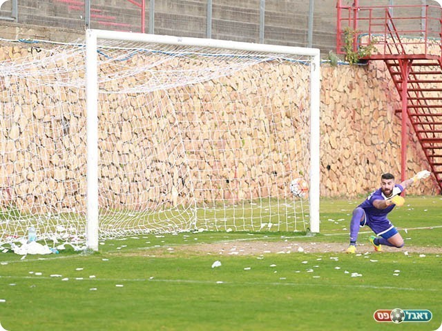 הכדור ברשת (עדי מלול)